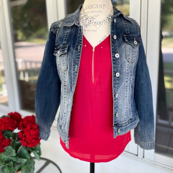 New Women’s Express Sleeveless Blouse - Picture 5 of 5